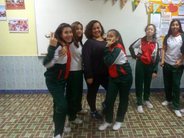 Alumnas de la Academia de Teatro reciben visita