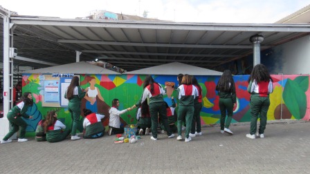 Mural pintado por alumnas de 4º medio