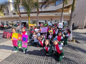 Infancia Misionera sale a la calle a repartir su mensaje de alegría