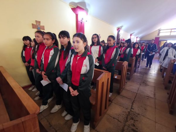 Alumnas de 6to básico participan en Eucaristía