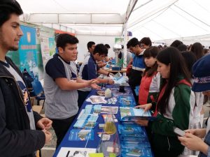 Visita de alumnas a feria vocacional Universidad de Tarapacá