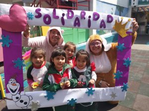 Actividad solidaria alumnas 3º medio B y Pre básica
