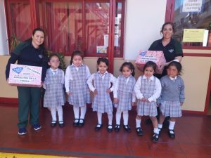 Alumnas de pre-kinder en actividad solidaria