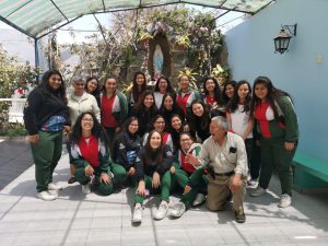 Visita de 4º medio B a Hogar de abuelitos